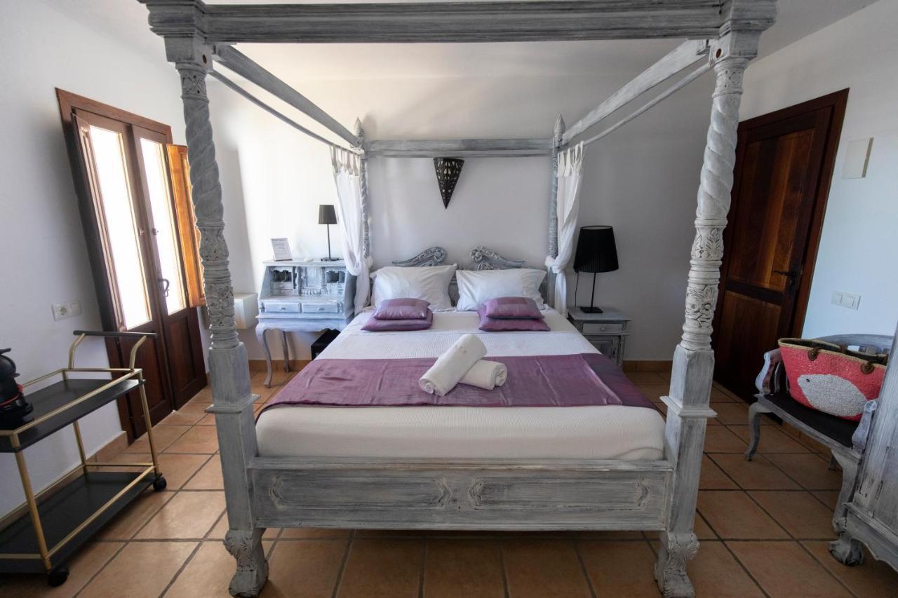 Buenavista Suites Hotel Boutique Santa Eularia des Riu Bagian luar foto