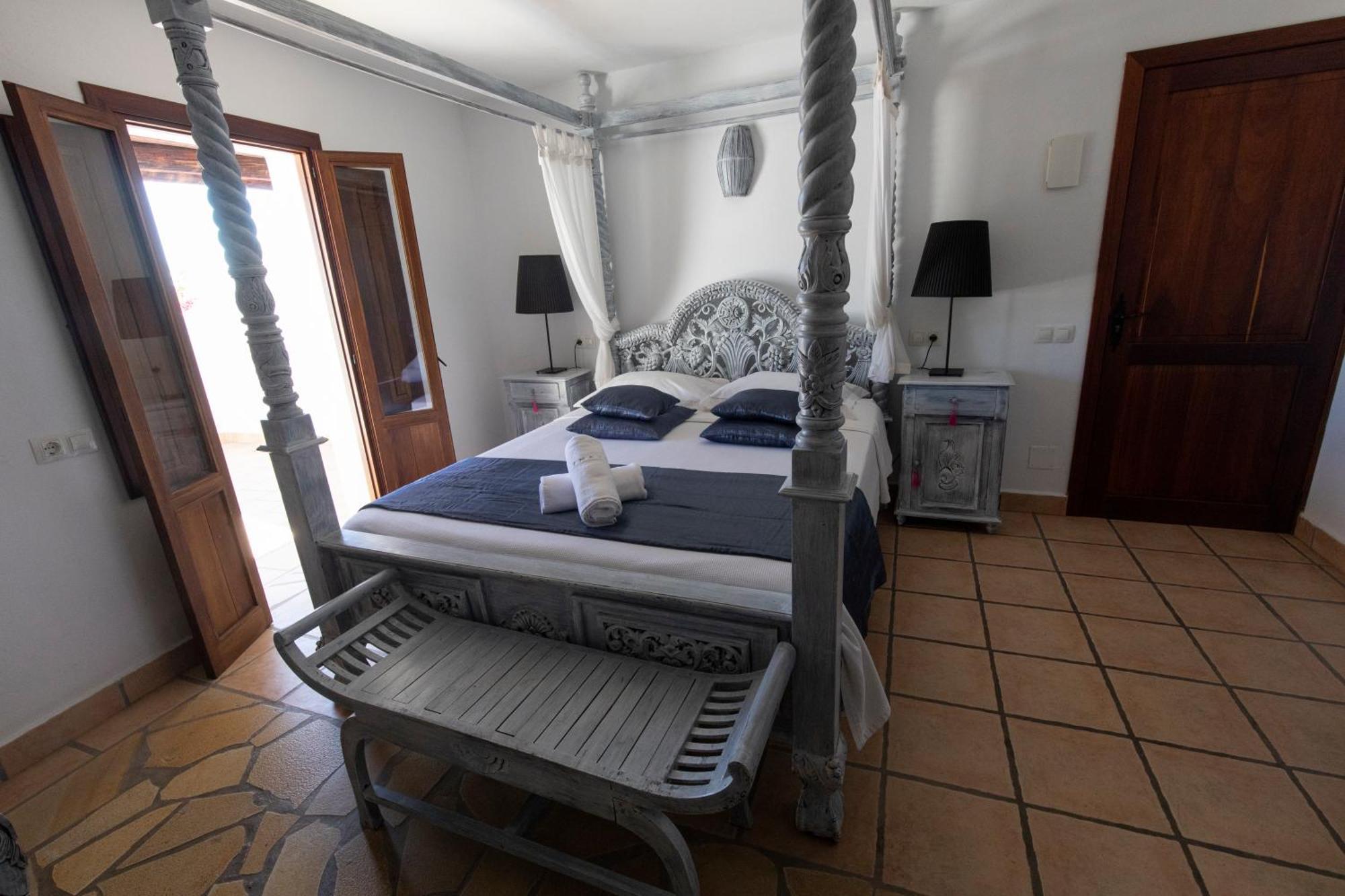 Buenavista Suites Hotel Boutique Santa Eularia des Riu Bagian luar foto
