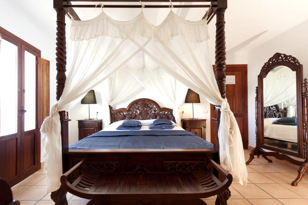 Buenavista Suites Hotel Boutique Santa Eularia des Riu Bagian luar foto
